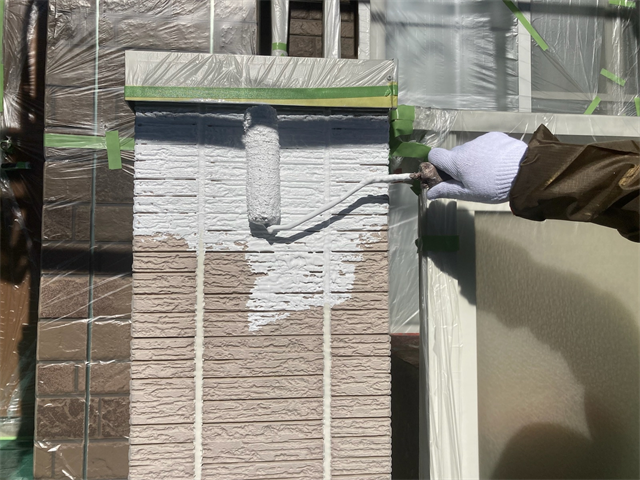久喜市にて外塀の下塗り塗装