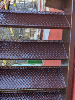 見沼区にて階段の塗装