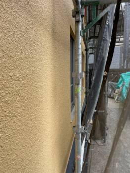 渋谷区にて外壁の上塗り塗装