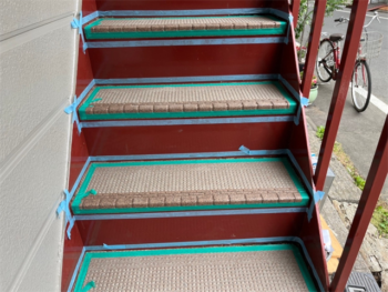 さいたま市にて階段マット材設置