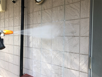 上尾市にて外壁のバイオ高圧洗浄