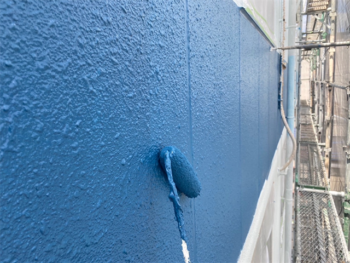 さいたま市にて外壁の上塗り塗装ブルー