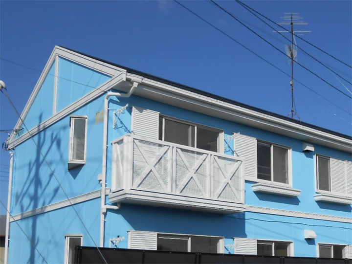 久喜市のアパート物件にて、屋根のトップコートを含めた４回塗りと外壁のカラーチェンジを実施しました
