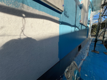 久喜市にて外壁の中塗り塗装