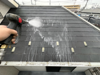 春日部市にて屋根のバイオ高圧洗浄